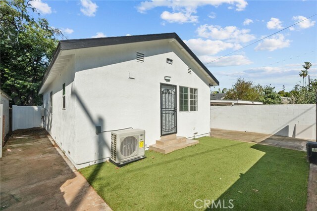 Building Photo - 5732 Stansbury Ave