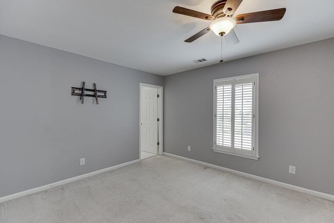 Building Photo - 2885 Towne Village Dr NW