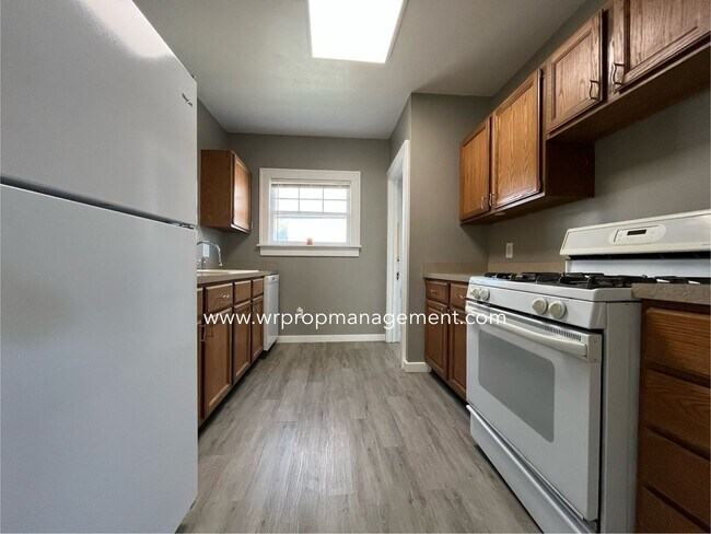 Building Photo - 812 Alvison Rd