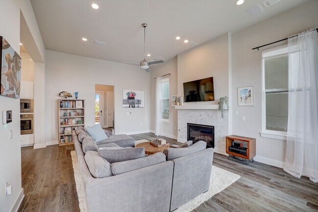 Building Photo - 6205 Seville Dr