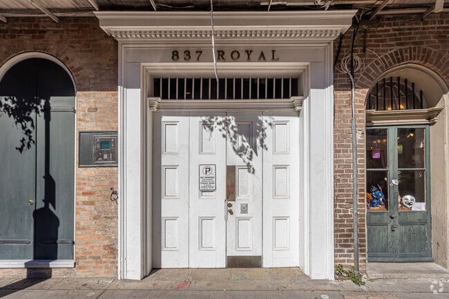 Front Entrance - 837 Royal St
