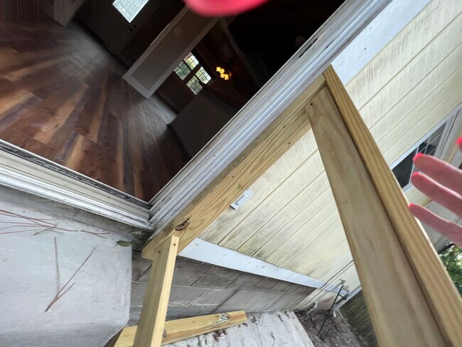Building Photo - Cute 3 Bed 2 Bath!