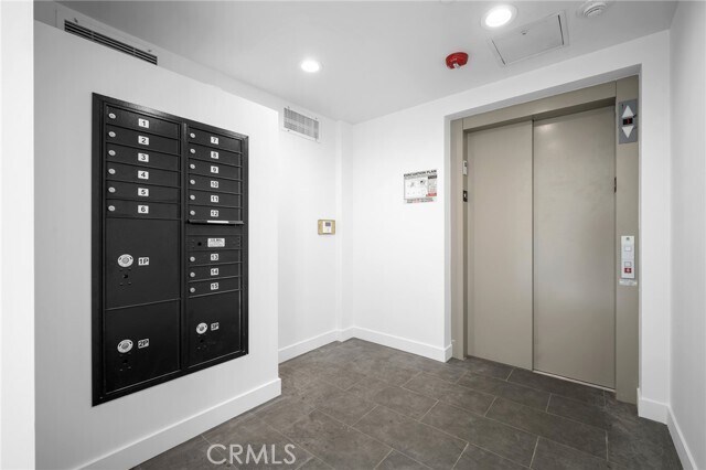 Building Photo - 10657 Moorpark St