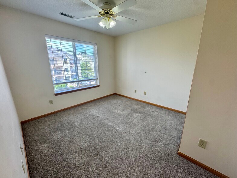 Building Photo - 3031 Holiday Ct