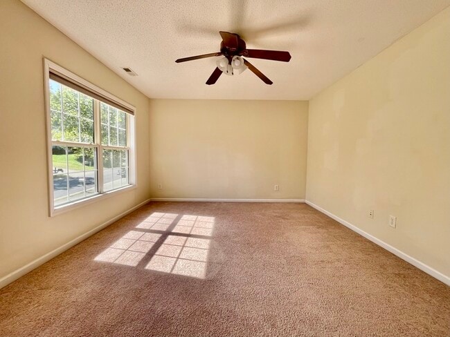 Building Photo - 806 Northwood Hills Ave