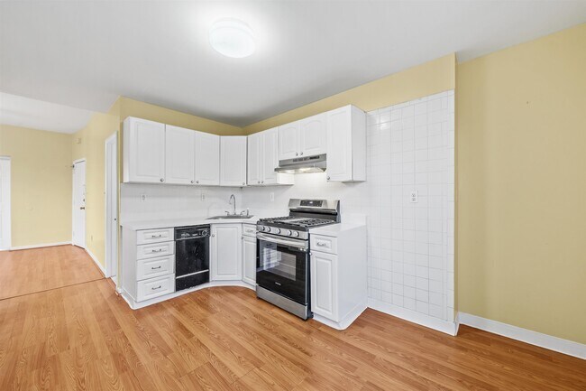 Building Photo - 143 W 3rd St