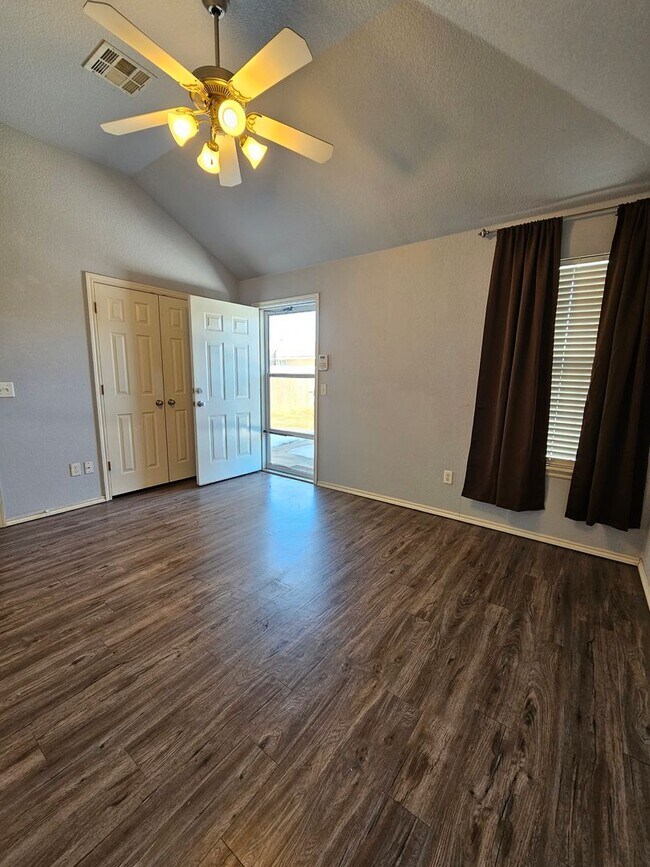 Building Photo - (3) Bed/(2) Bath SE Norman Available NOW!