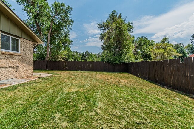 Building Photo - Spacious 3BD, 2BA Lakewood Half-Duplex wit...