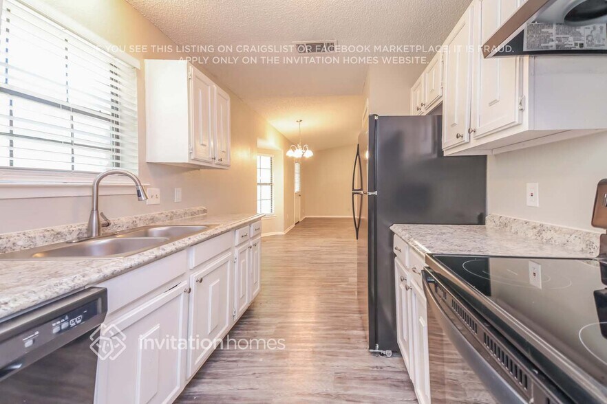 Building Photo - 912 Meadowdale Dr