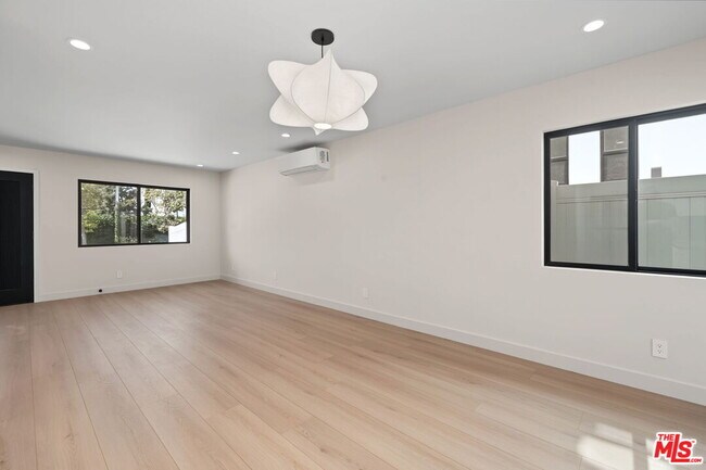 Building Photo - 5843 Whitworth Dr