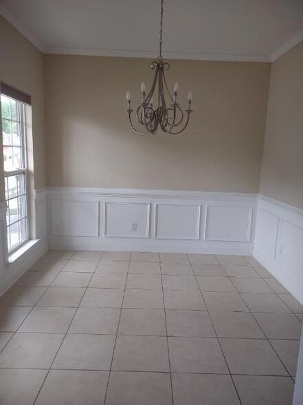 Building Photo - 2919 Aylesbury Dr