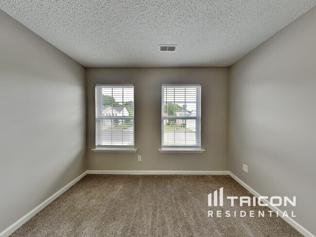 Building Photo - 2208 Ballingarry Dr