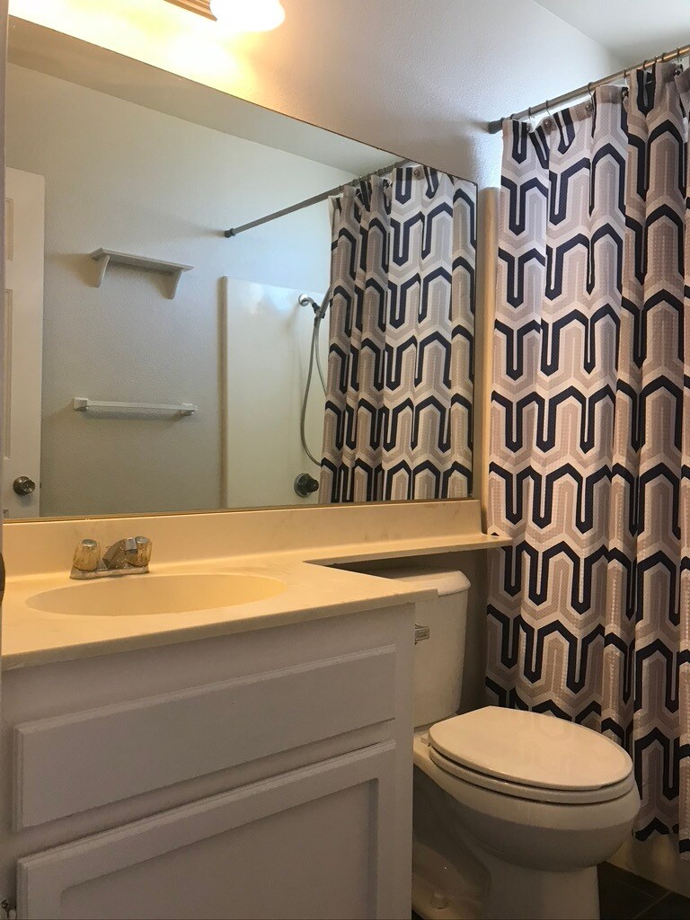 Building Photo - 13393 Cahuenga Rd