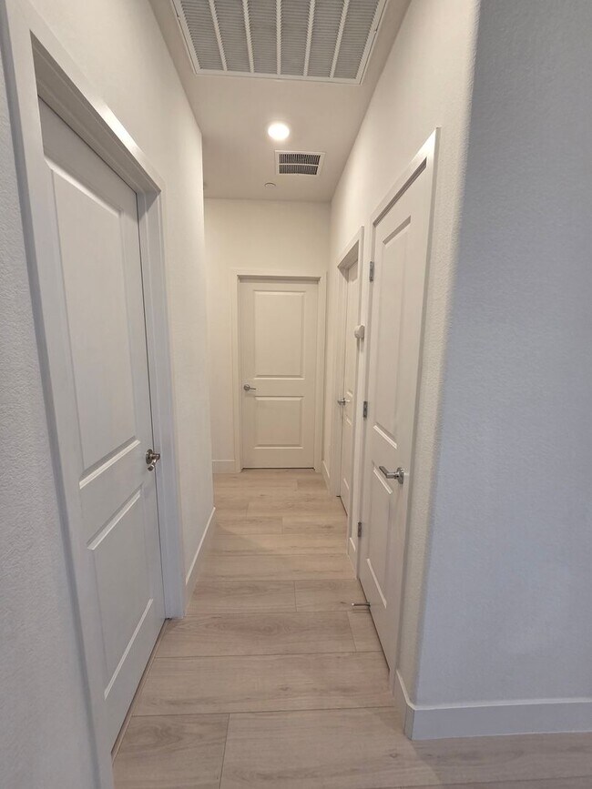 Building Photo - 2-Story 4Bx3.5B House Near Sky River Casino Available Now!!