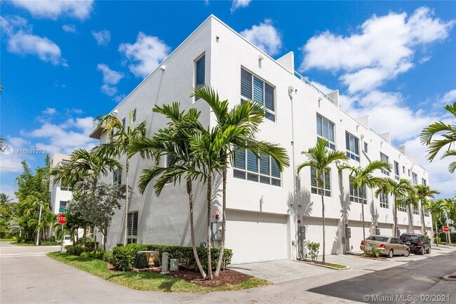 Building Photo - 6611 NW 105th Pl