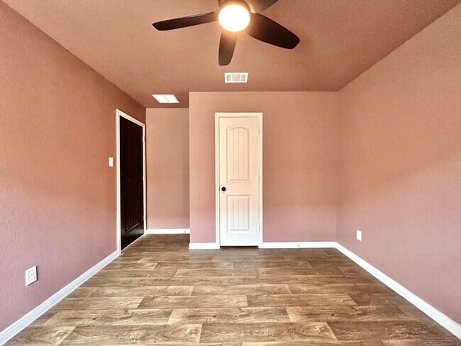 Building Photo - 144 Callado Cir