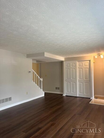 Building Photo - 8059 Hetz Dr