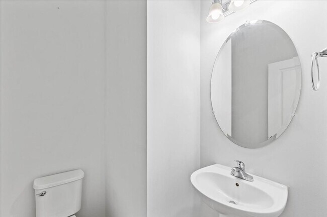 Building Photo - The Commons Stunning Townhome - 3 Bed 2.5 ...