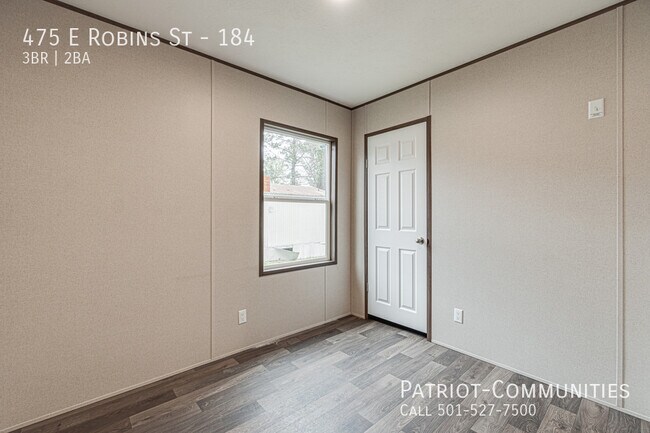 Building Photo - 475 E Robins St