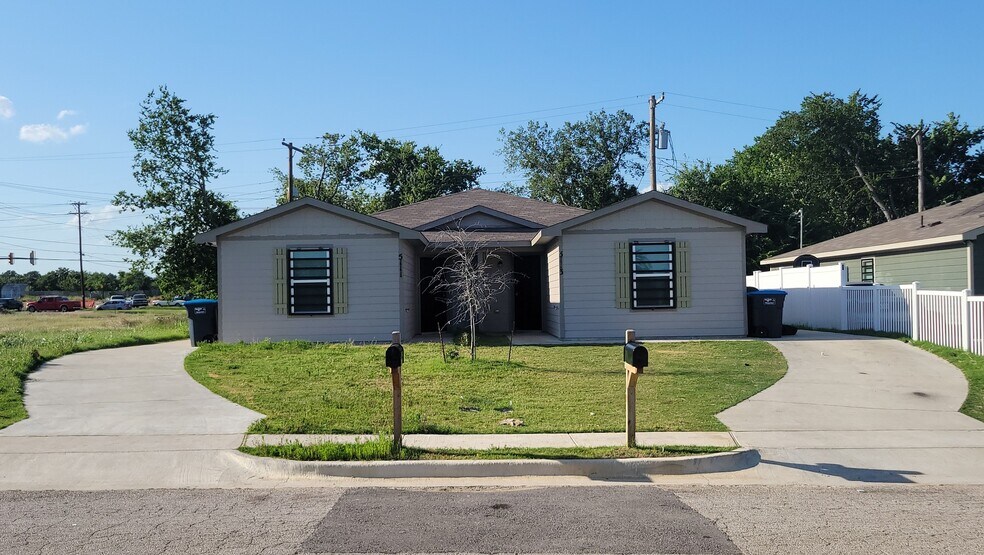 Street view of duplex - 5113 Avenue G