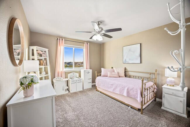 Building Photo - 580 Boxwood Dr