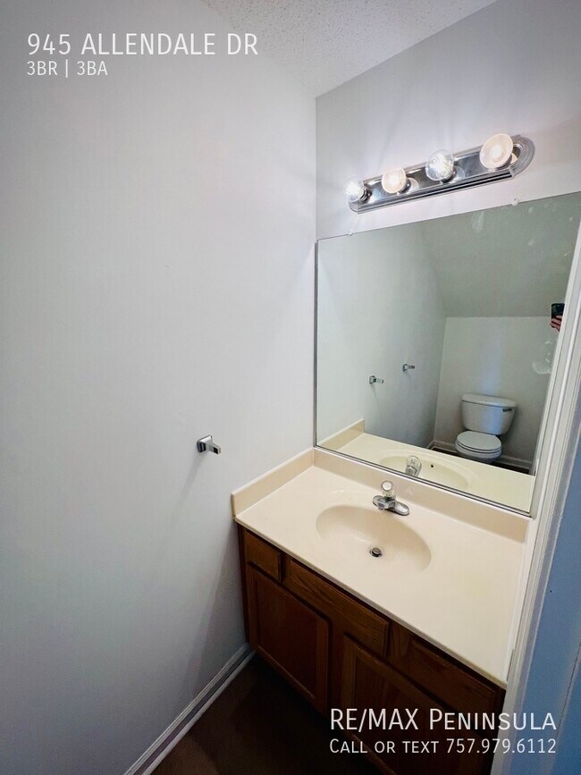 Building Photo - 945 Allendale Dr