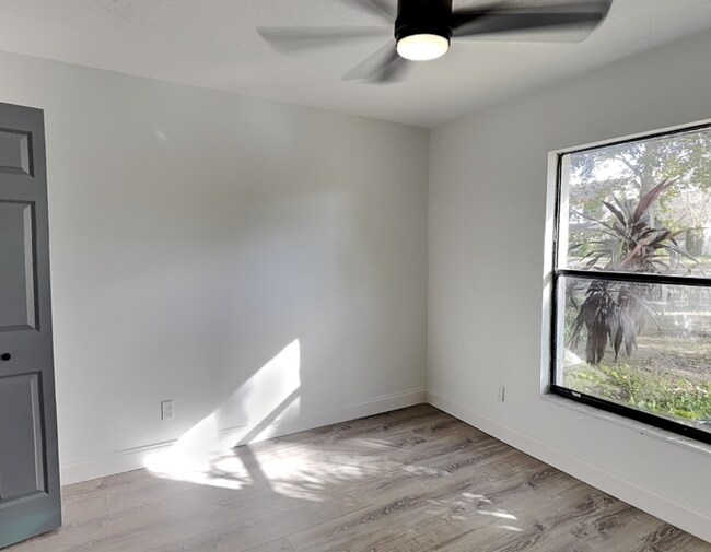 Building Photo - 9439 Lake Lotta Cir