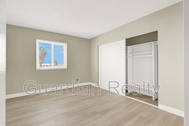 Building Photo - 801 N Major Ave