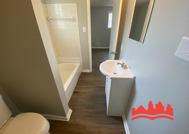 Building Photo - 944 Semmes St