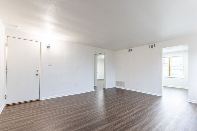 Building Photo - 601 E Warrington Ave