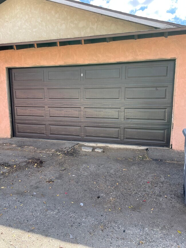 2 car garage with remote door - 732 W Devonshire Ave