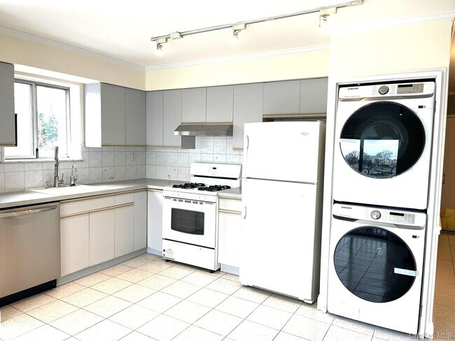 Building Photo - 520 Ellsworth Ave