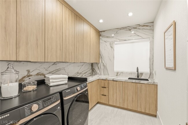 Building Photo - 1833 Corta Bella Dr