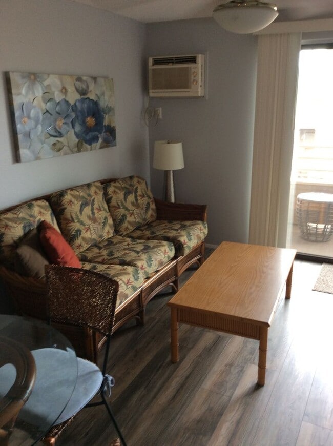 Building Photo - Mostly furnished upstairs 2 bed., 2 full bathroom Kihei Shores condo