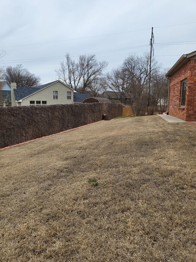 Building Photo - 604 Shadow Grove Ct