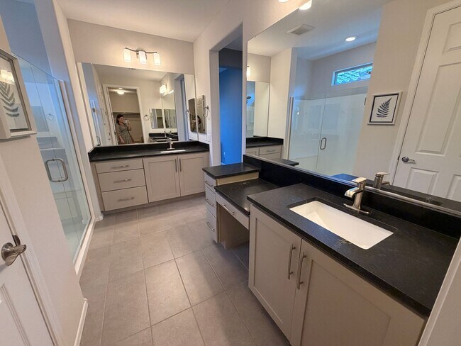 Building Photo - 2 Bed 2 Bath + Den Long-Term Rental in Anthem at Merrill Ranch!