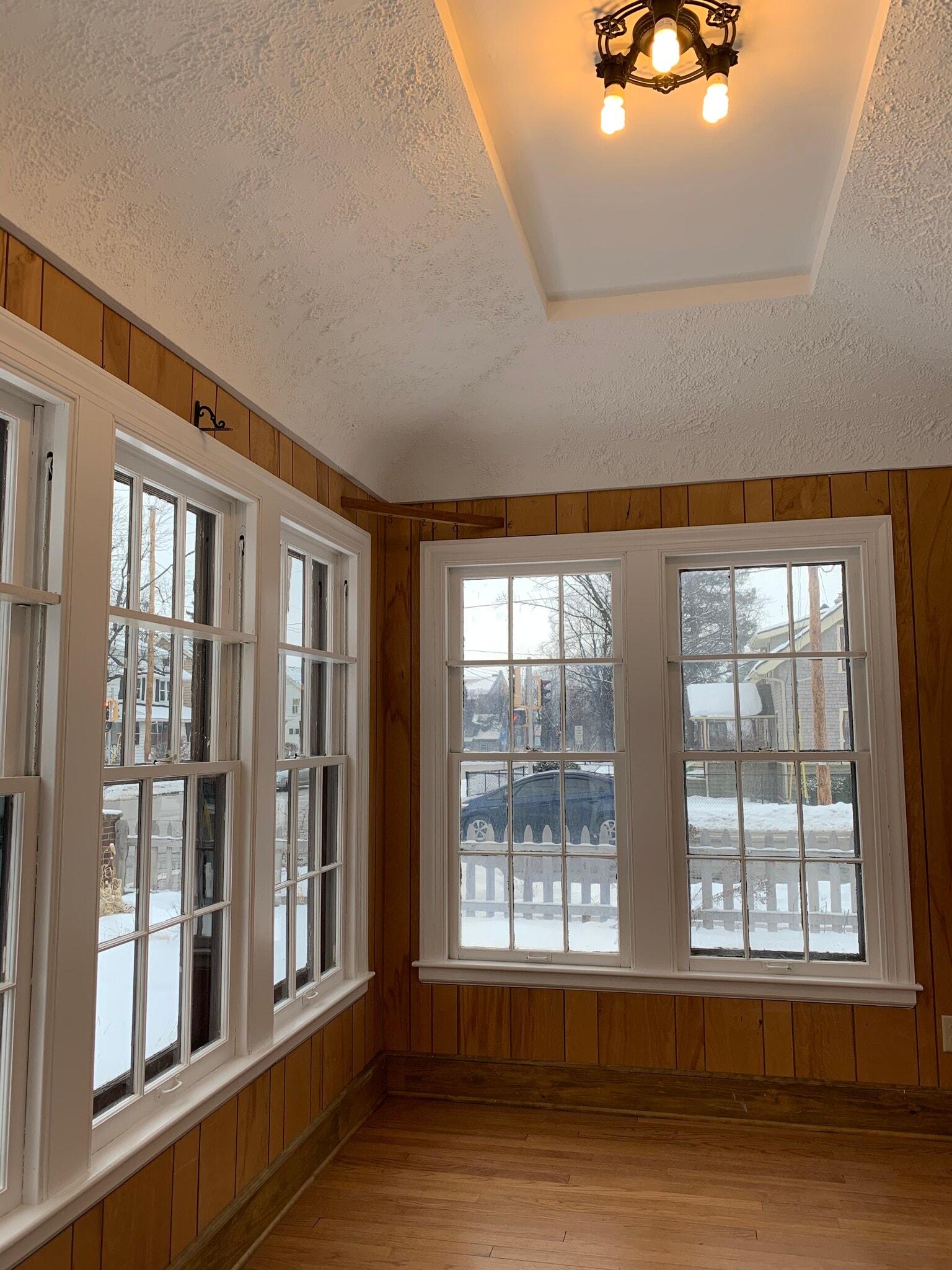 Sunroom - 4 S Spooner St