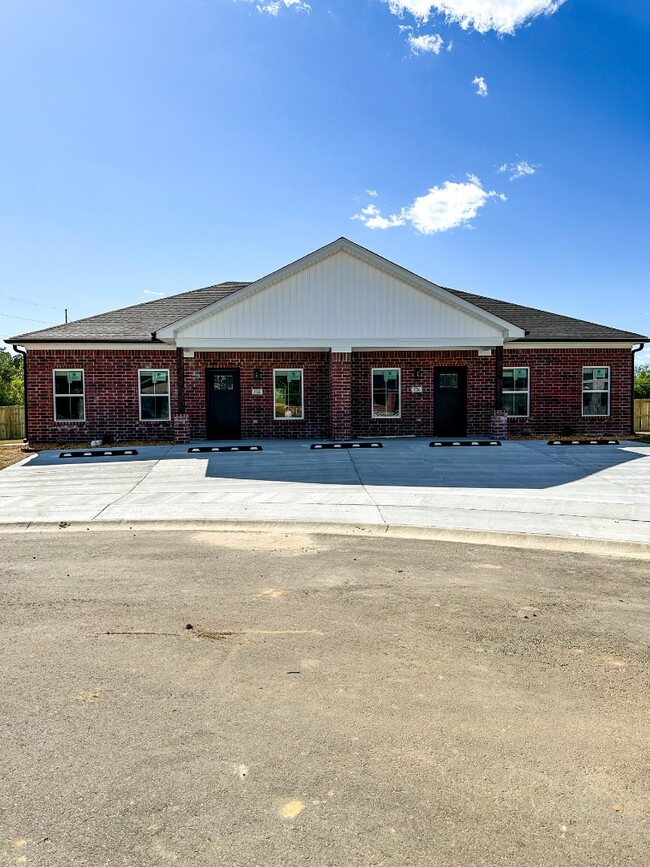 Building Photo - 1724 Rosemary Drive
