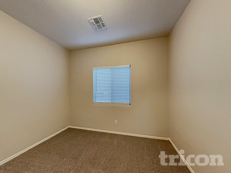 Building Photo - 14621 W Ventura St