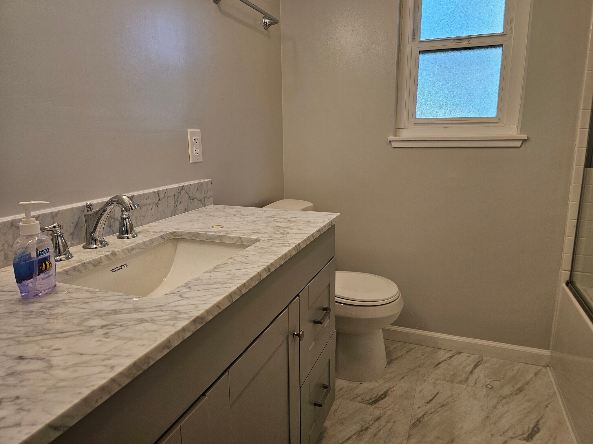 Building Photo - 819 Linden Ln