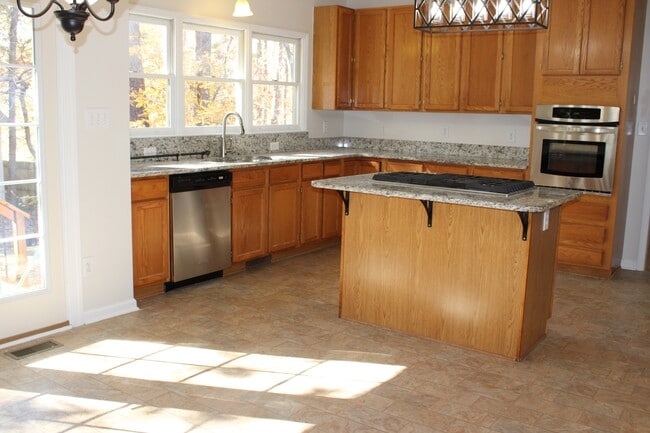 Building Photo - 112 Wenonah Way