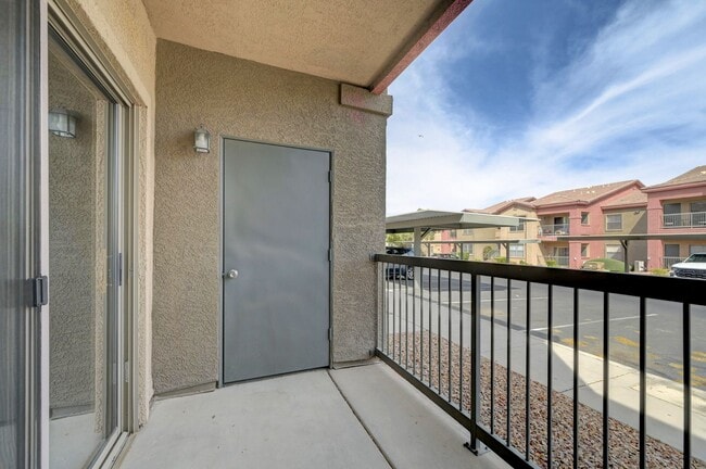 Building Photo - Downstairs 1 Bedroom Unit in Gated Community - S.W.