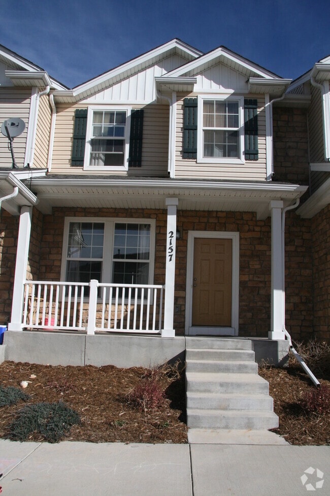 Building Photo - Centrally Located Townhouse Available!