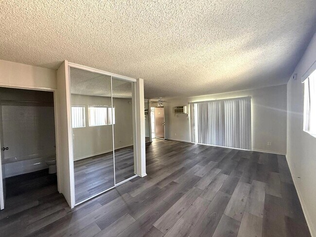 Interior Photo - 17801 Sherman Way,