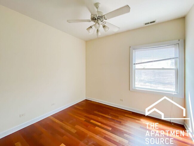 Building Photo - 3112 N Racine Ave