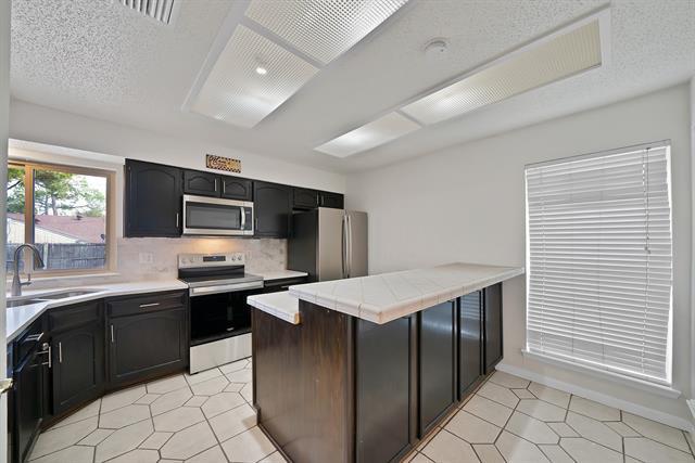 Building Photo - 1611 Celeste Ct