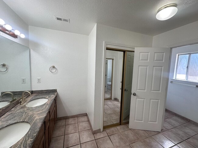 Building Photo - 2378 Grapewood Ct