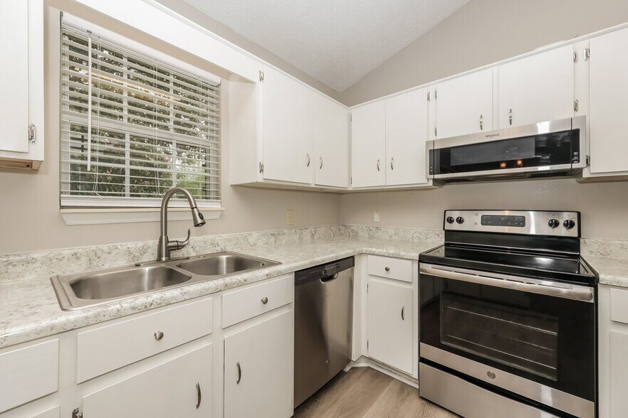 Building Photo - 3524 Calais Cir