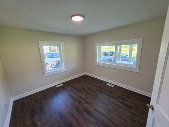 Building Photo - 1601 Chinquapin Grove Rd