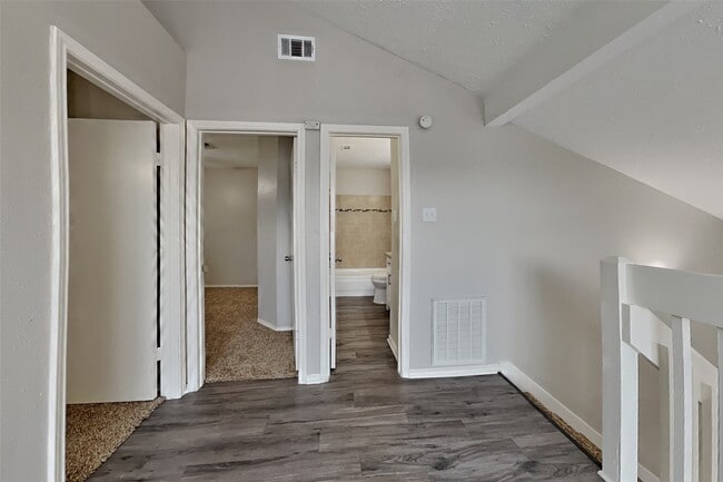 Building Photo - 11831 Oakner Dr